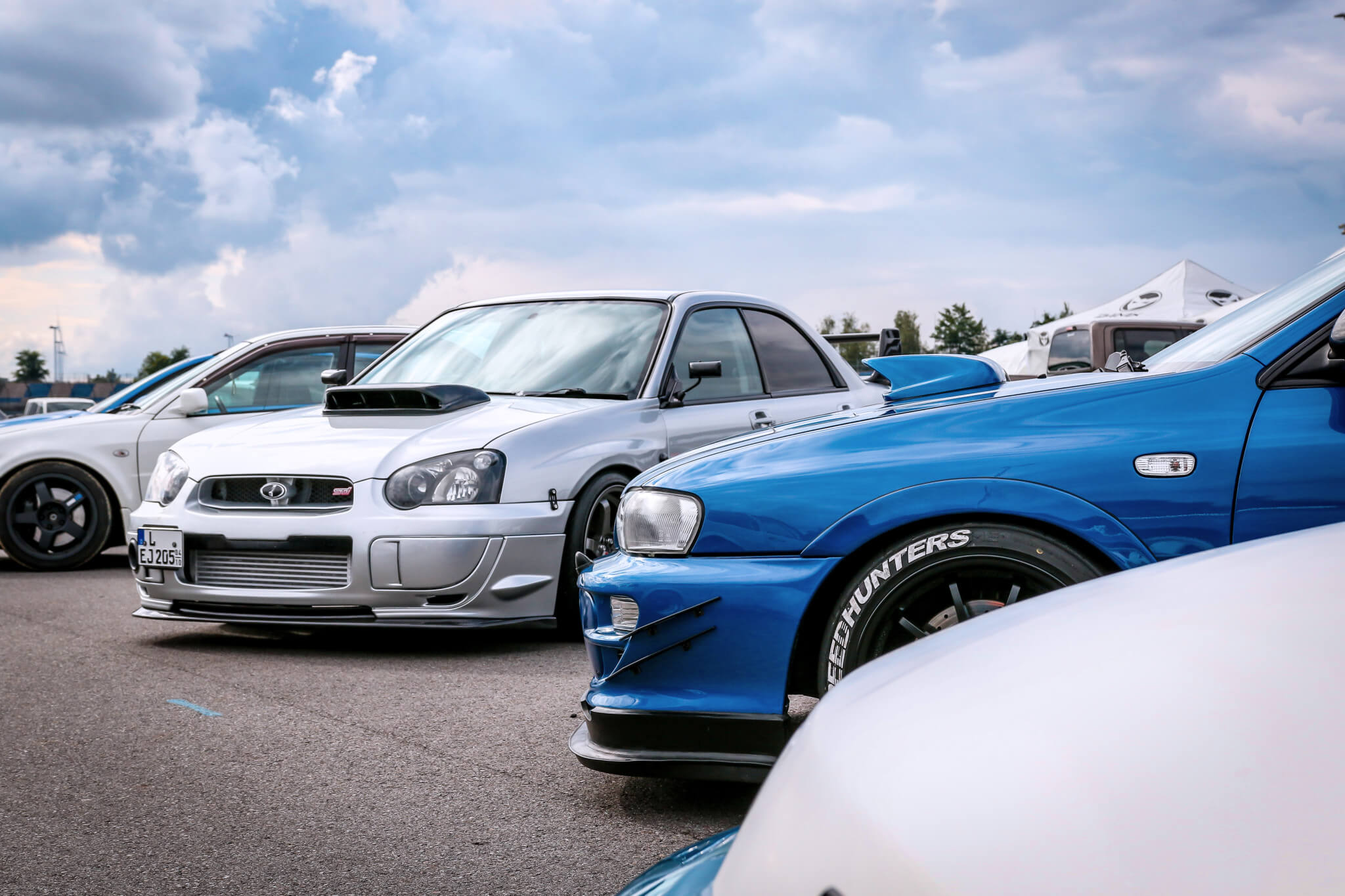 Tuning-Fahrzeuge in der Show & Shine Area bei der L8-Night am DEKRA Lausitzring