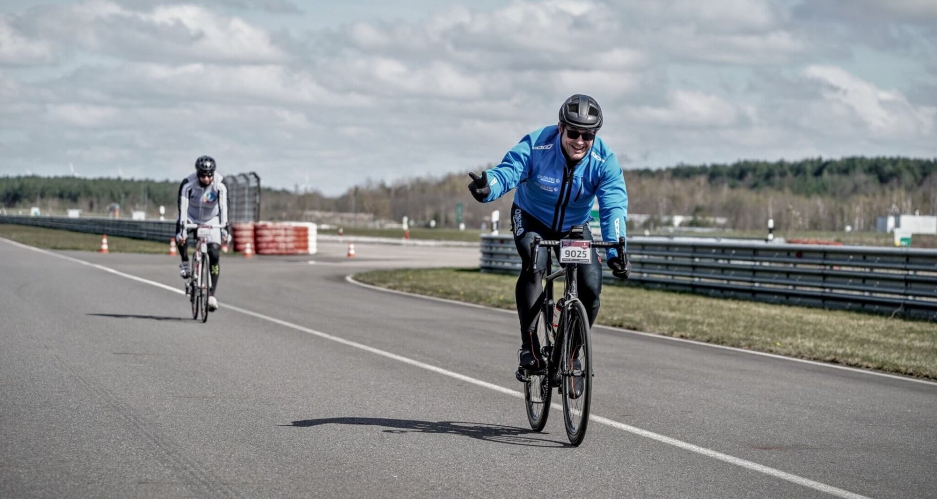 Einzelstarter beim VELOFONDO Bike Festival auf dem Rundkurs des DEKRA Lausitzrings
