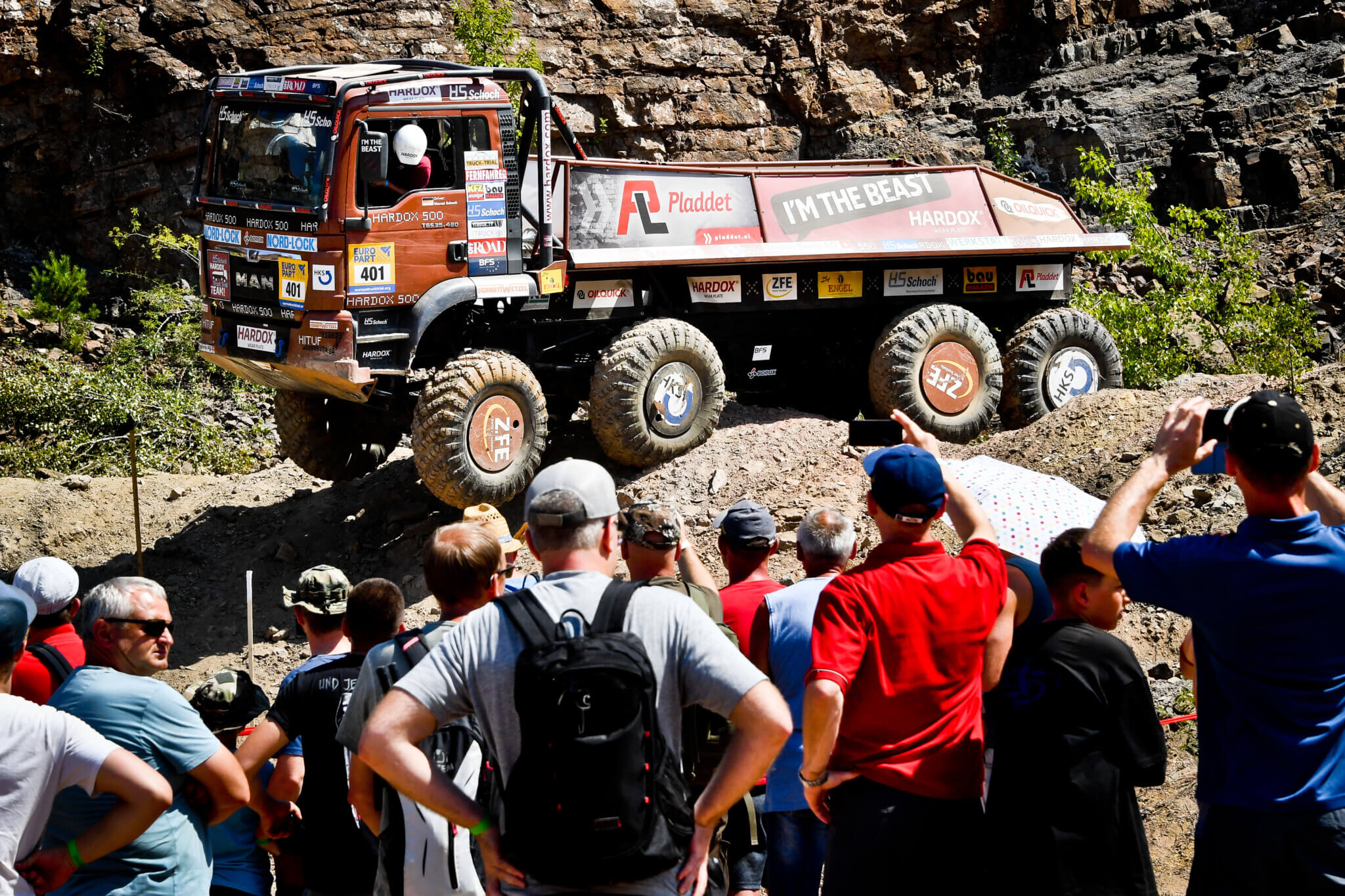Offroad Truck im Offroad Gelände des DEKRA Lausitzrings während des Wettbewerbs der Europameisterschaft im Truck Trial im Rahmen des Truck und Country Wochenendes