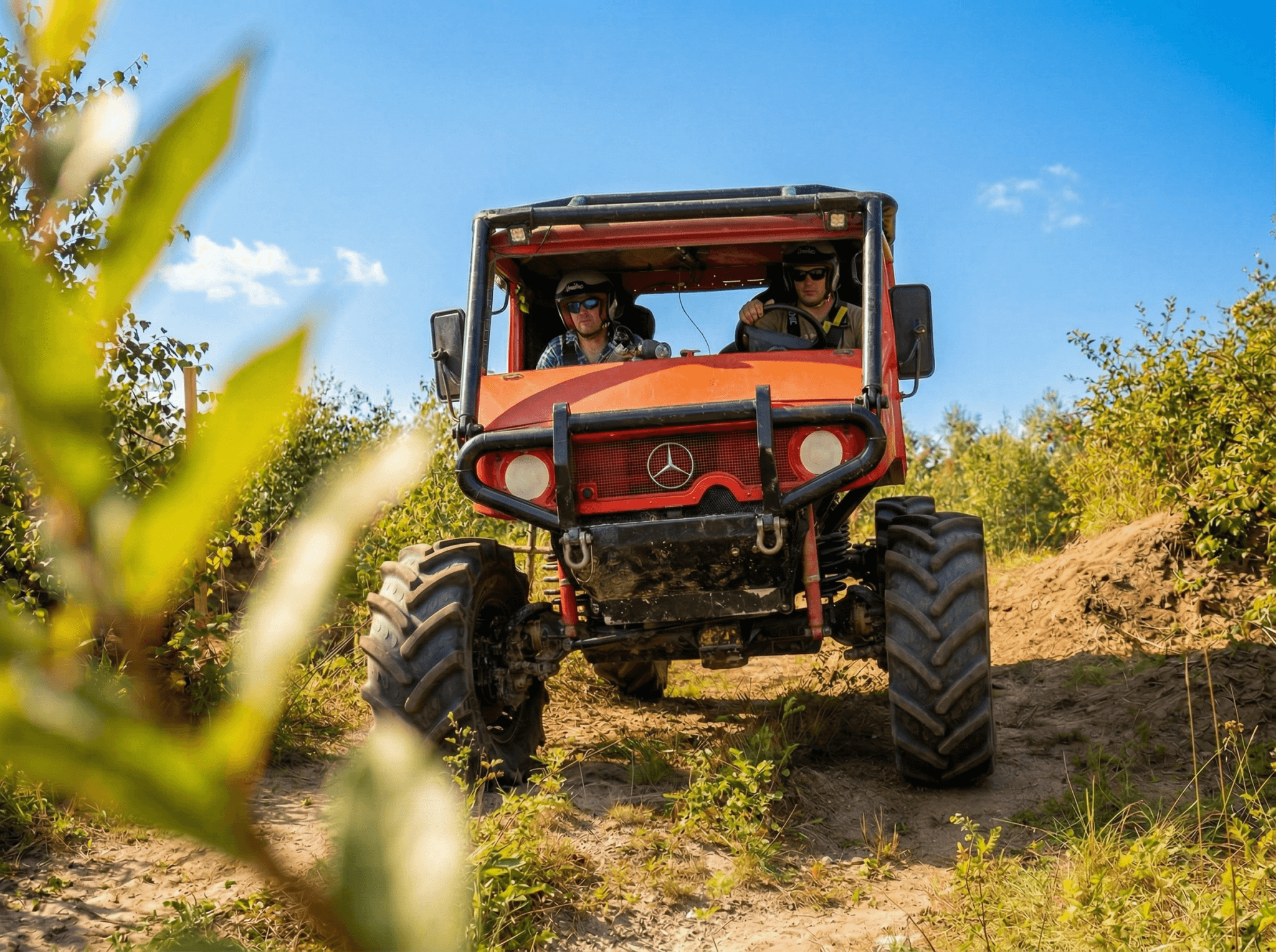 Truck im Offroad Gelände des DEKRA Lausitzrings während der Truck Trial Europameisterschaft im Rahmen des Truck und Country Festivals