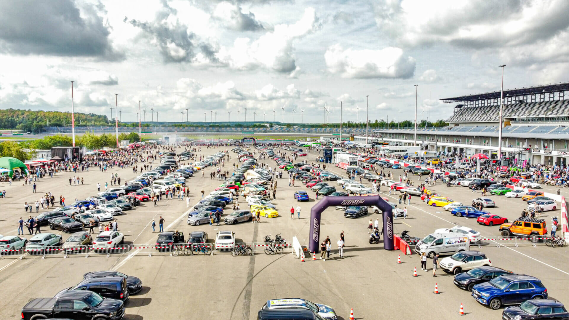 Luftaufnahme vom Fahrerlager des Lausitzring zum GRIP Motorevent