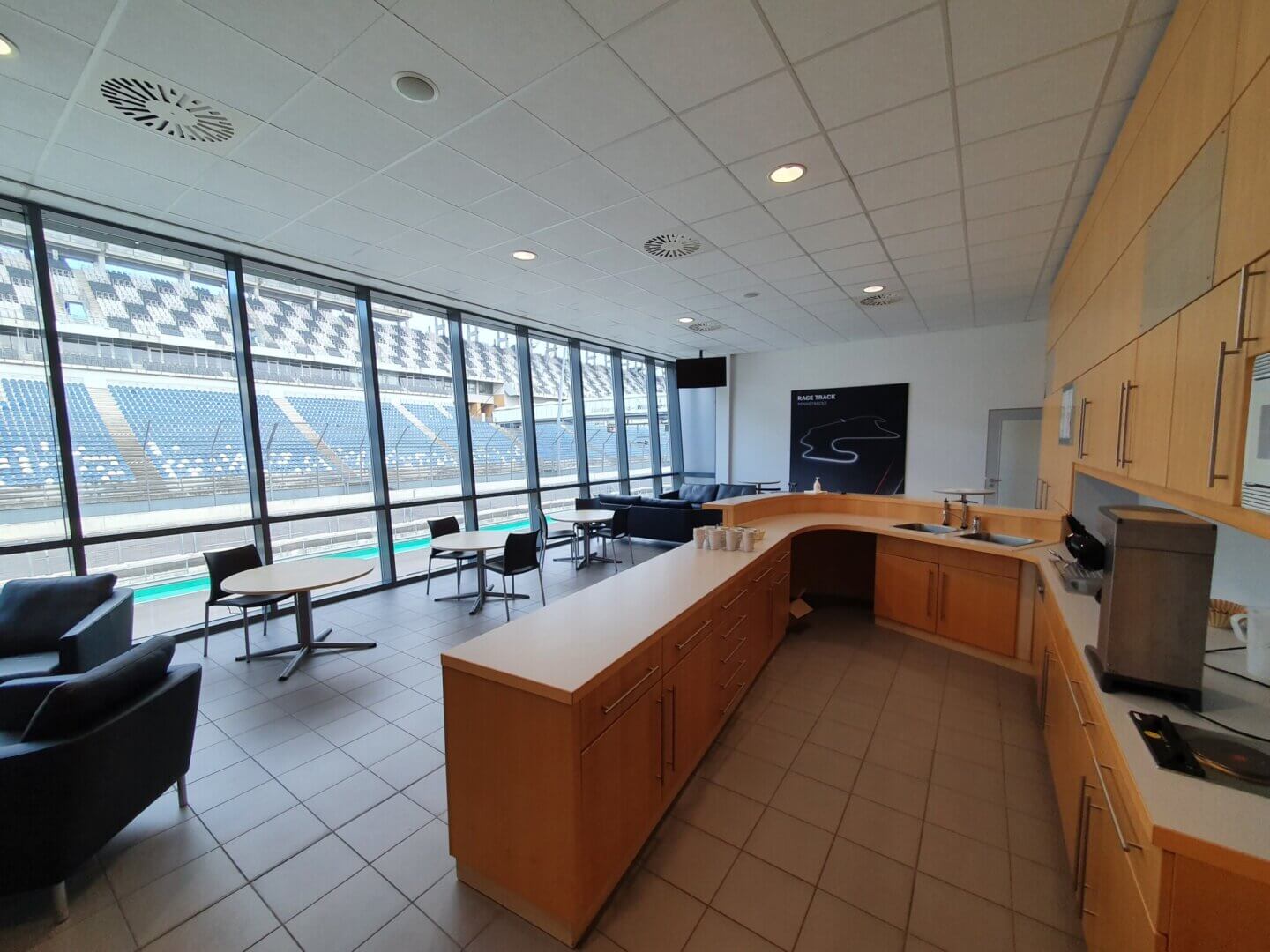 Einzellounge in der Boxenanlage des DEKRA Lausitzrings